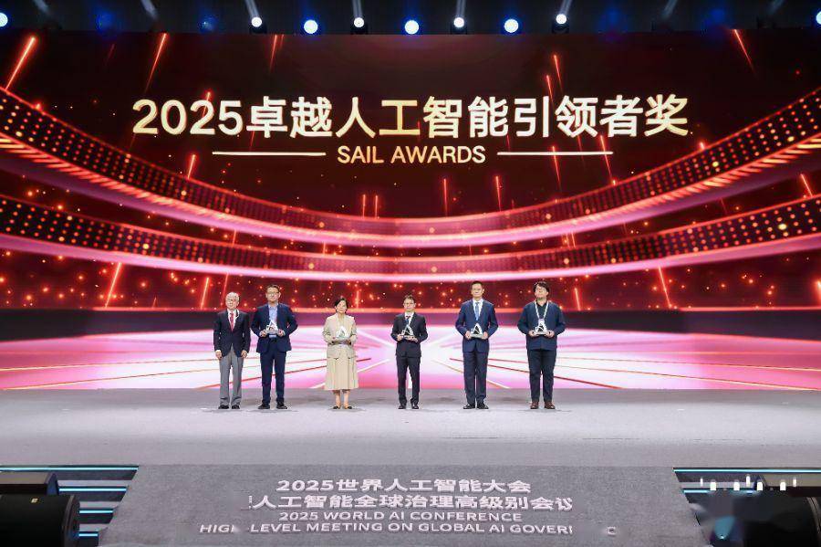 21专访|曦智科技沈亦晨:两年前预见的超节点未来正在兑现